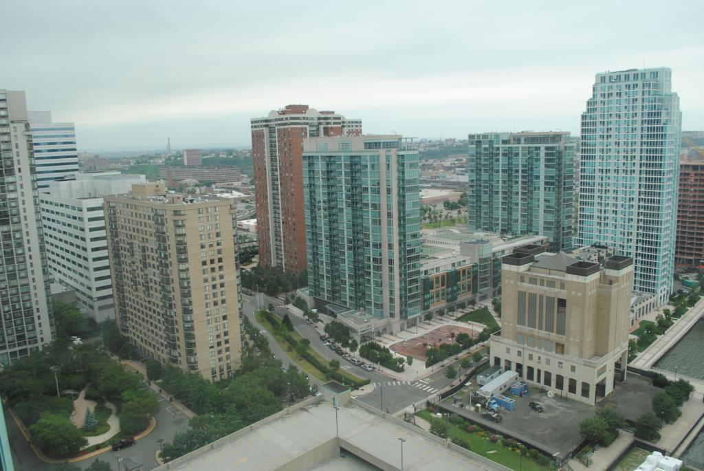 Park Ave Suites Jersey City Room photo